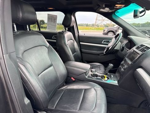 Used 2016 Ford Explorer XLT w/ Equipment Group 202A AWD/4WD image 13