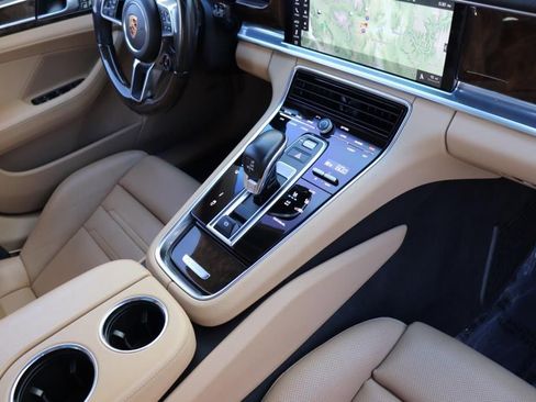 Used 2018 Porsche Panamera 4 image 54