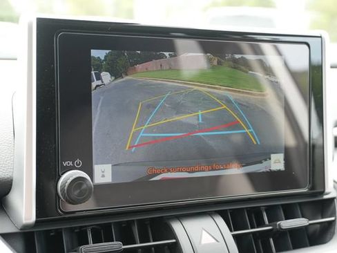 Used 2025 Toyota RAV4 XLE FWD image 32