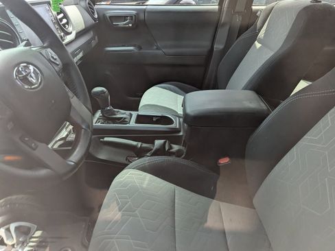 Used 2021 Toyota Tacoma TRD Off-Road w/ Technology Package AWD/4WD image 10