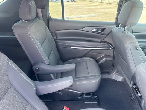 Used 2025 Chevrolet Traverse LT FWD image 34