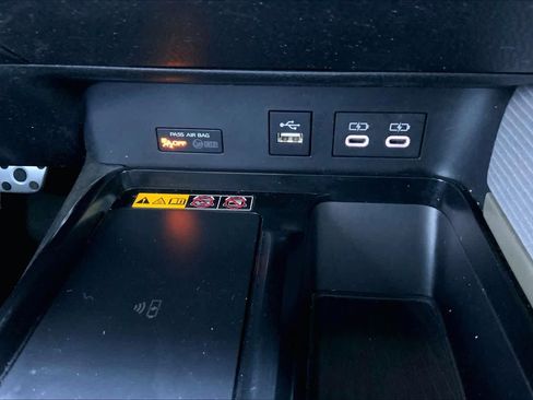 Used 2025 Toyota Camry SE w/ Convenience Package AWD/4WD image 35