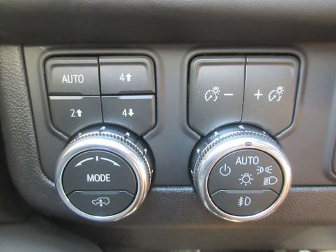 New 2026 GMC Yukon AT4 Ultimate AWD/4WD image 16