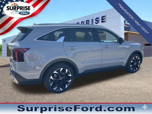 Used 2024 Kia Sorento EX w/ Panoramic Sunroof Package FWD image 7