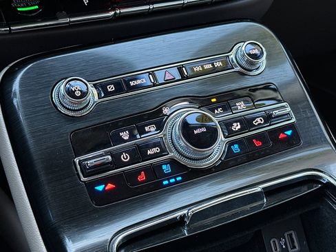 Certified 2021 Lincoln Nautilus Reserve image 20