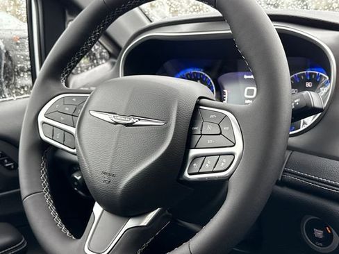New 2026 Chrysler Pacifica Select image 14