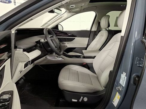 Used 2026 Lincoln Nautilus Reserve AWD/4WD image 12