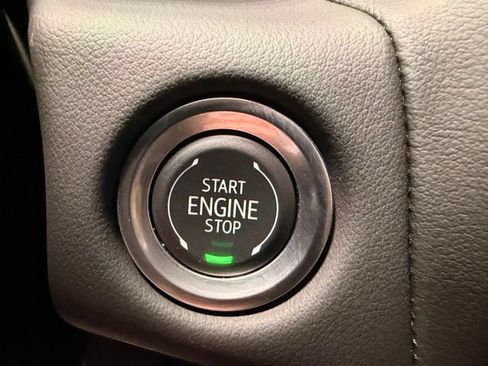 Used 2024 GMC Yukon SLT w/ SLT Luxury Package AWD/4WD image 39