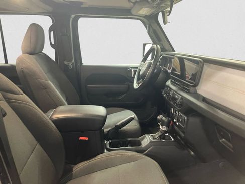 Used 2025 Jeep Gladiator Sport AWD/4WD image 15
