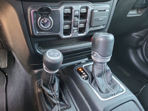 Used 2021 Jeep Wrangler Unlimited Sahara w/ Cold Weather Group AWD/4WD image 14