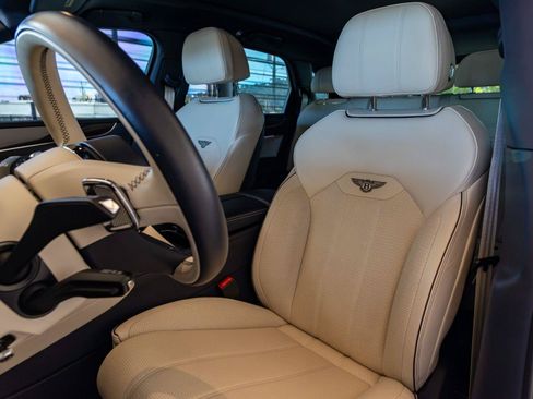 Used 2022 Bentley Bentayga AWD/4WD image 11