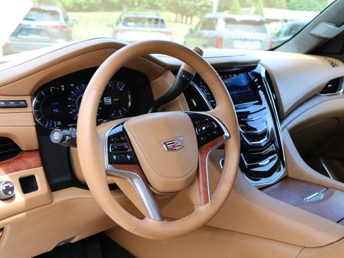 Used 2017 Cadillac Escalade ESV Platinum RWD image 20