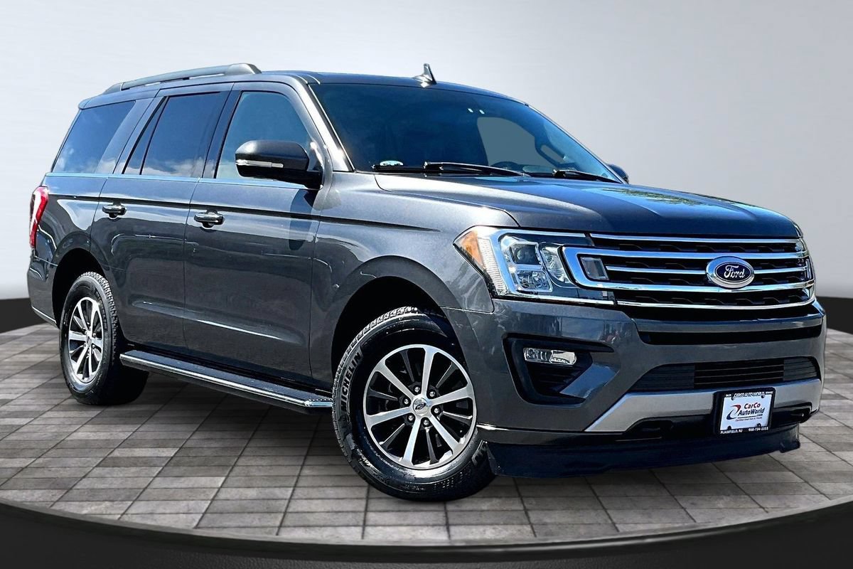 Used 2018 Ford Expedition XLT w/ Equipment Group 202A AWD/4WD image 3