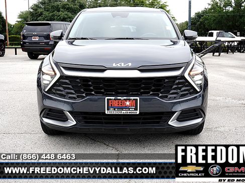 Used 2024 Kia Sportage EX FWD image 2