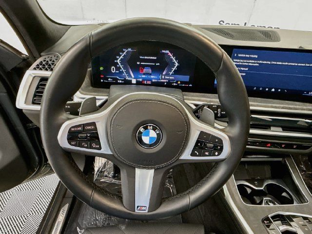 Used 2025 BMW X7 xDrive40i w/ M Sport Package AWD/4WD image 11