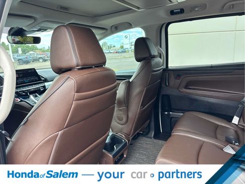 Used 2025 Honda Odyssey Touring image 12