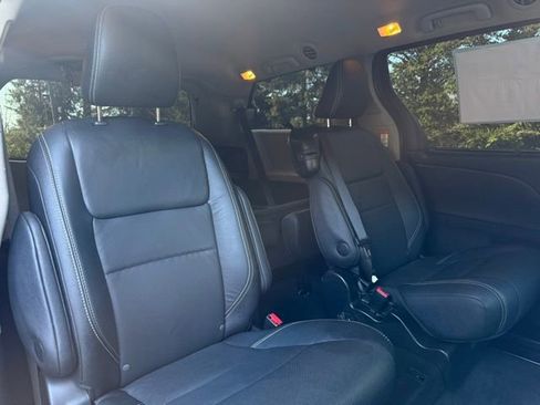 Used 2015 Toyota Sienna SE w/ SE Preferred Package image 23