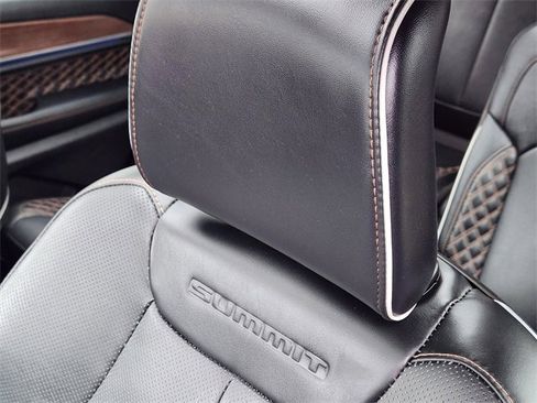 Certified 2025 Jeep Grand Cherokee L Summit w/ Obsidian Package image 15