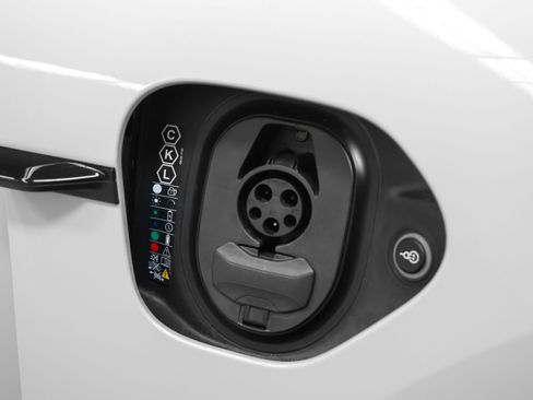 Certified 2025 Porsche Taycan AWD/4WD image 15