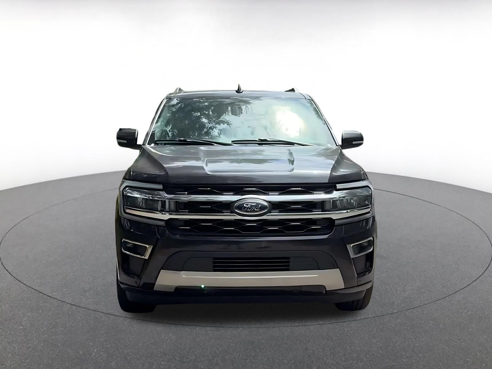 Used 2024 Ford Expedition Limited RWD image 4