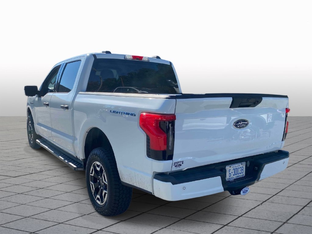 Used 2023 Ford F150 Lightning XLT AWD/4WD image 5