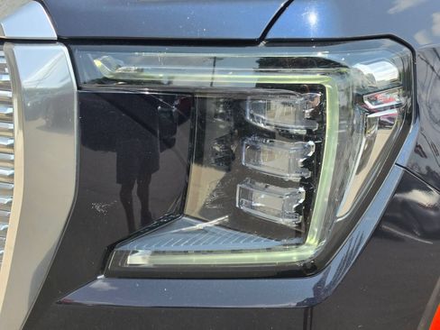 Used 2022 GMC Yukon Denali w/ Advanced Technology Package AWD/4WD image 3