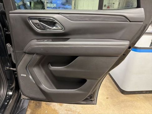 Used 2024 GMC Yukon SLT w/ SLT Luxury Package image 28