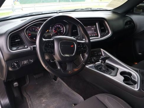 Used 2018 Dodge Challenger SXT RWD image 9