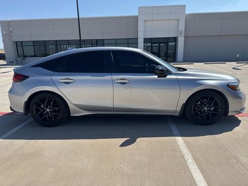 Used 2025 Honda Civic Sport image 4
