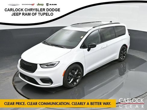 New 2026 Chrysler Pacifica Limited w/ Uconnect Theater Family Group image 60