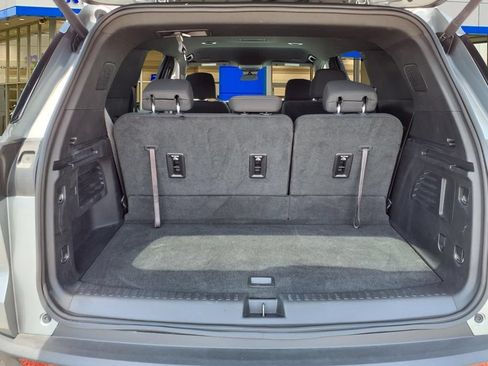 Used 2025 Chevrolet Traverse LT w/ Driver Confidence Package FWD image 22