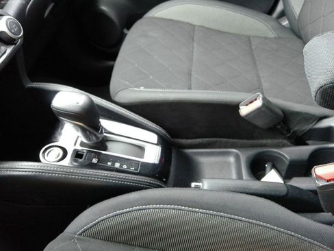 Used 2019 Nissan Kicks SV FWD image 19