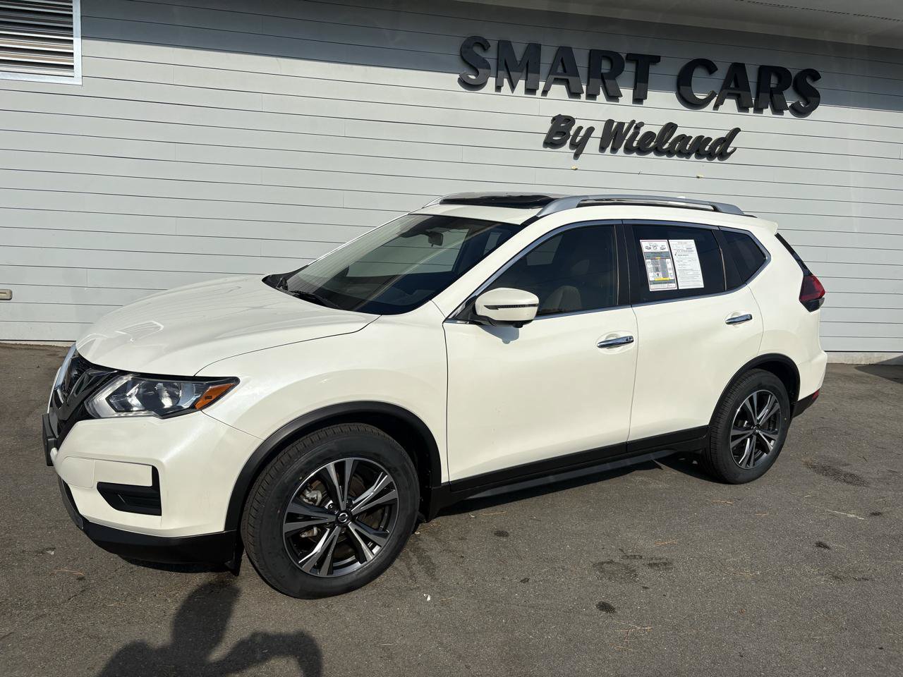 Used 2019 Nissan Rogue SV w/ Sun & Sound Touring Package FWD image 2