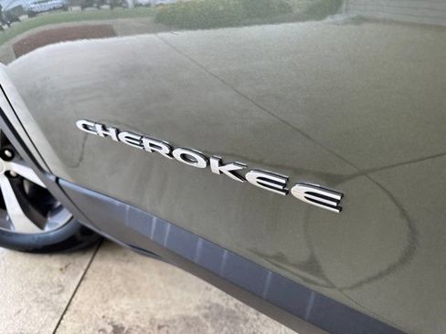 Used 2020 Jeep Cherokee Limited AWD/4WD image 37