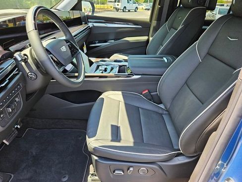 New 2026 Cadillac Escalade Luxury AWD/4WD image 7