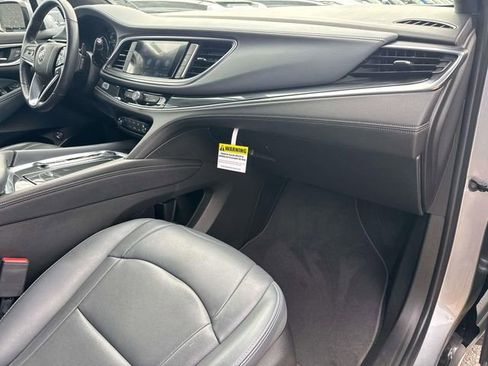 Used 2023 Buick Enclave Essence image 17
