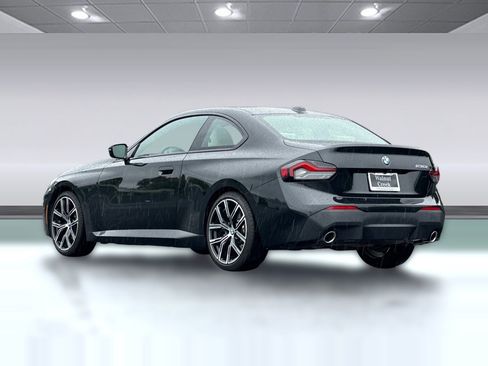 Used 2023 BMW 230i Coupe w/ Convenience Package RWD image 3