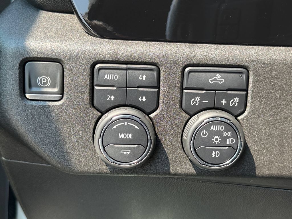 Used 2022 Chevrolet Silverado 1500 RST w/ Max Trailering Package AWD/4WD image 23