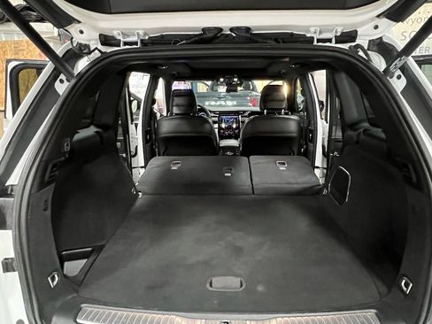 Used 2023 Jeep Grand Cherokee Overland w/ Advanced Protech Group III image 16