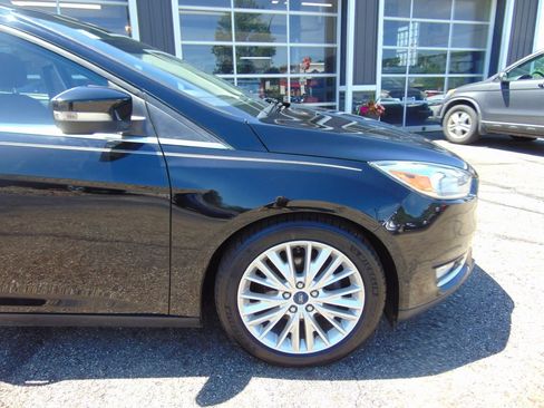 Used 2016 Ford Focus Titanium w/ Titanium Technology Package FWD image 11