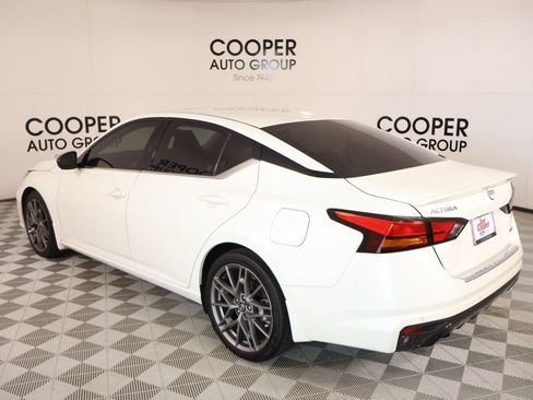 Used 2023 Nissan Altima 2.0 SR FWD image 23