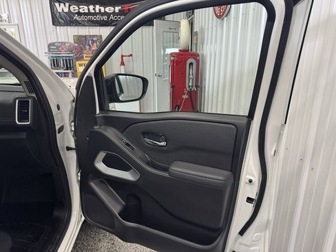 Used 2022 Nissan Frontier SV AWD/4WD image 29