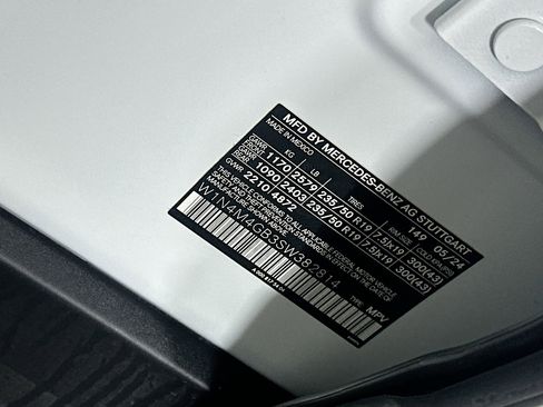 Used 2025 Mercedes-Benz GLB 250 image 12