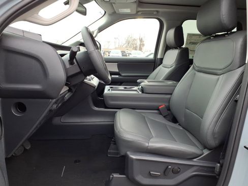 New 2026 Ford Expedition Active image 13