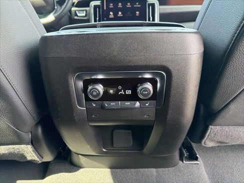 Used 2025 GMC Yukon Denali AWD/4WD image 16