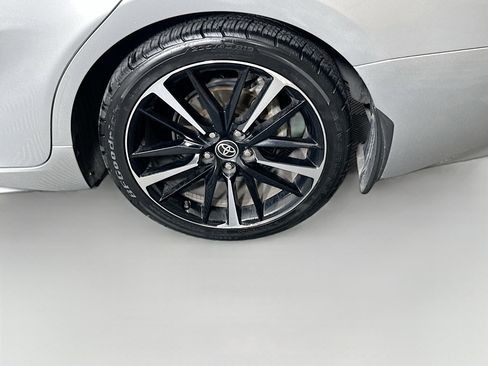 Used 2020 Toyota Camry XSE image 11