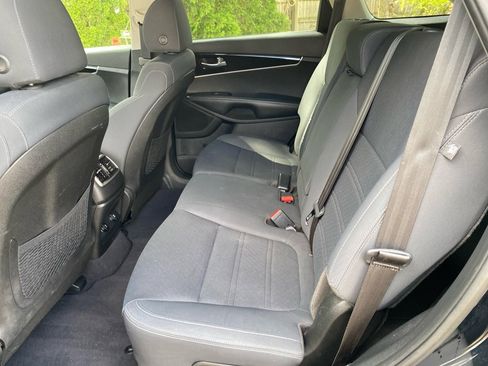 Used 2019 Kia Sorento L FWD image 19