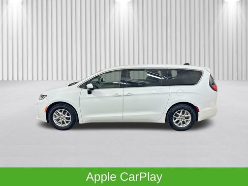 Used 2023 Chrysler Pacifica Touring-L FWD image 11