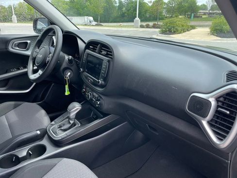 Certified 2024 Kia Soul LX w/ Option Group 015 image 28