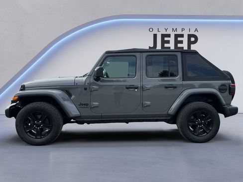 Used 2021 Jeep Wrangler Unlimited Sahara image 2